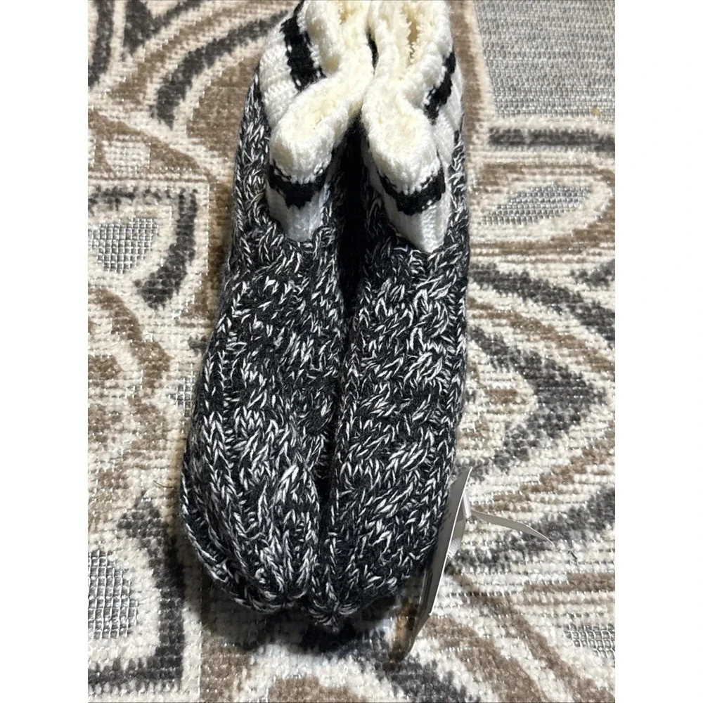 KOOBA slipper socks, anti- slip speckled white And Black one size new